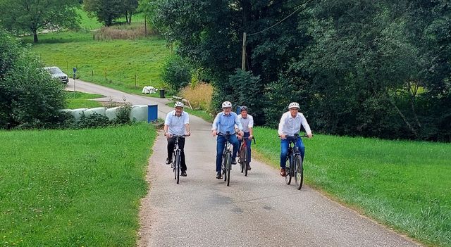 Verkehrsminister Winfried Hermann bei Radwegeprojekten im oberen Elztal