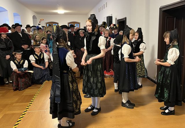 Traditioneller Trachtenempfang im Basler Hof