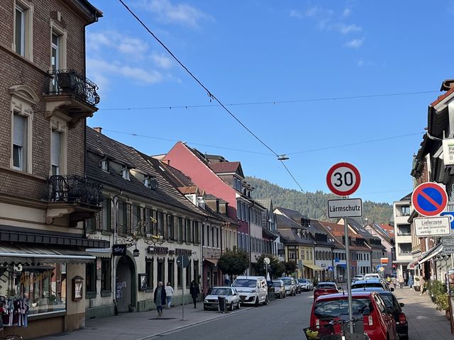 Tempo 30 in Waldkirch bringt mehr Sicherheit, weniger Abgase und deutlich mehr Lebensqualität – dabei auch einen guten Verkehrsfluss durch Kontinuität