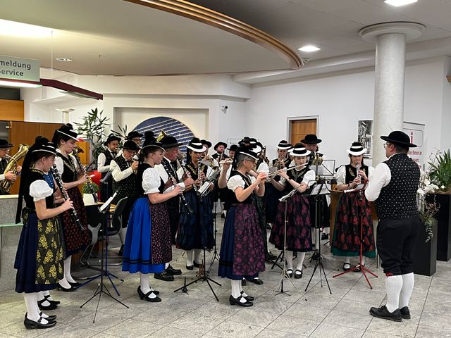 Am 14. November eröffnete in der Sparkasse in Waldkirch die Ausstellung  100 Jahre Musikkapelle Siensbach